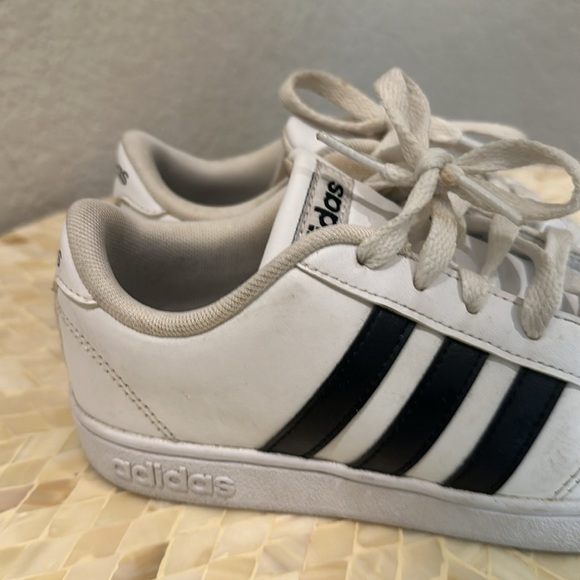 Adidas kids sneakers 2.5 - Picture 2 of 12